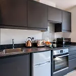 Boutique Torquay Riviera Apartment Free Parking And Wifi - Pure B