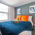 Boutique Torquay Riviera Apartment Free Parking And Wifi - Pure B