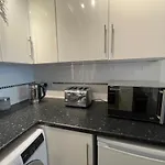 Modern 2 Bed Apartment With Sea Views