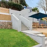Admirals Place - Contemporary Townhouse With Spacious And Flexible Accommodation