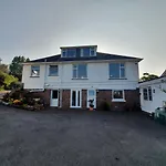 Lovely Private Studio Room With Own Kitchen And Bathroom. Set In The Popular Area Of Shiphay In Torquay And Only A Short Walk From Torbay Hospital