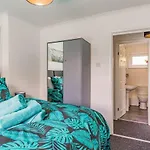Lovely Magnolia Apartment 6 Single Beds
