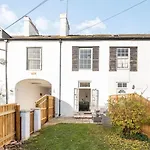Lovely Heather House 2 King 1 Double 2 Single Beds