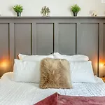 Rock House Apartment
