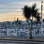 Garden Flat Torquay Just 2 Mins Walk From The Harbour