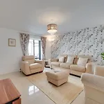 Rutland Lodge Wellswood Mews