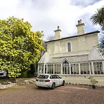 Rutland Lodge Wellswood Mews