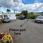 Lovely Private Studio Room With Own Kitchen And Bathroom. Set In The Popular Area Of Shiphay In Torquay And Only A Short Walk From Torbay Hospital