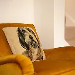 Quirky Boutique 1840S Stable