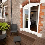 Quirky Boutique 1840S Stable