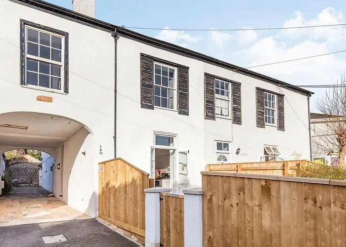 Lovely Heather House 1 Double 6 Single Beds