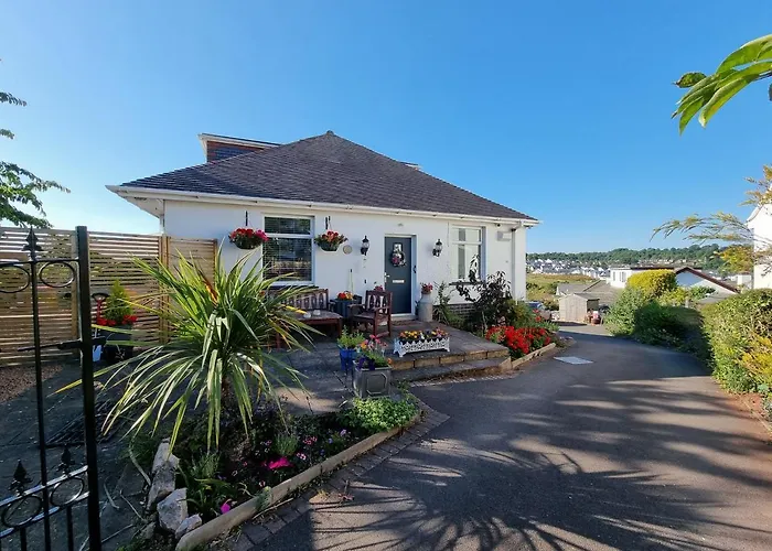 Lovely Private Studio Room With Own Kitchen And Bathroom. Set In The Popular Area Of Shiphay In Torquay And Only A Short Walk From Torbay Hospital