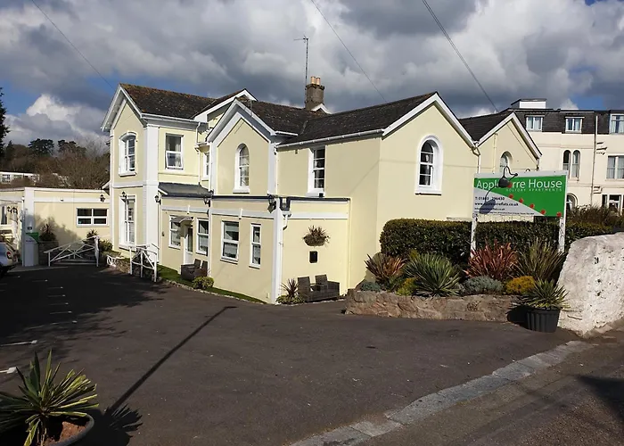Appletorre House Holiday Flats - Pet Friendly And Private Parking