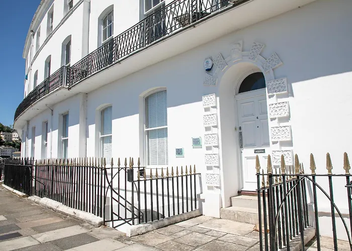 Sovereign House - Close To Harbour With Parking