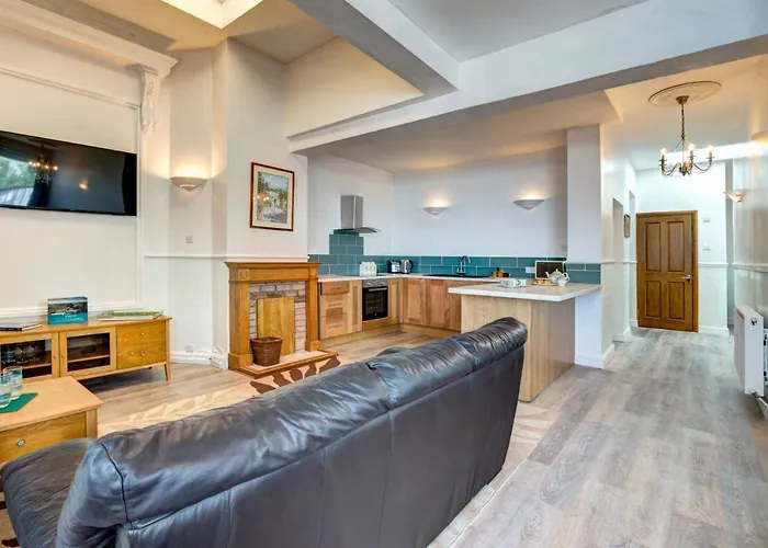 Oddicombe Hall Flat 2