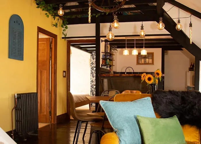Quirky Boutique 1840S Stable