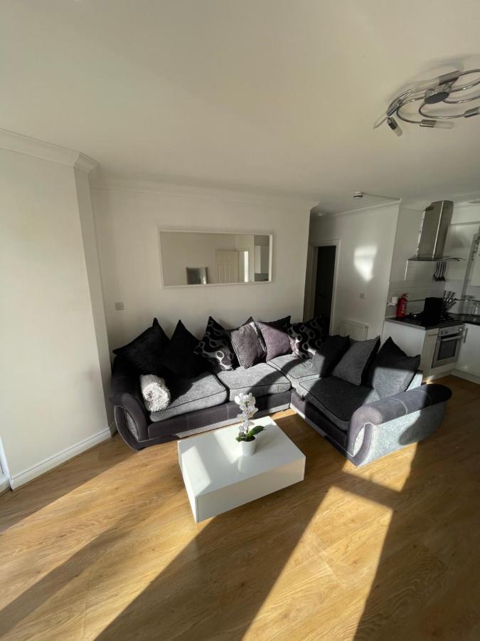 Modern 2 Bed With Sea Views *