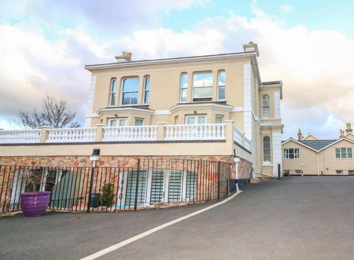 Modern 2 Bed With Sea Views Torquay