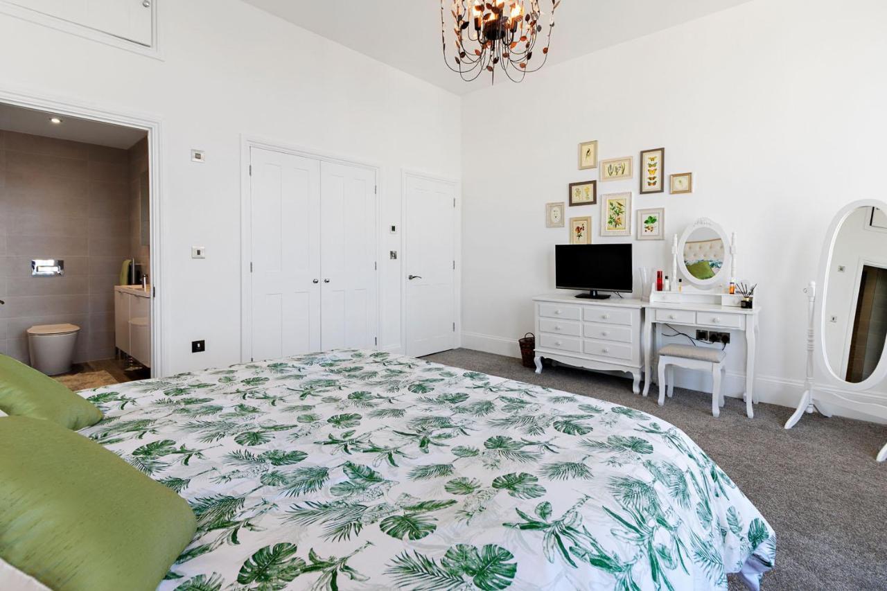 Rutland Heights - Majestic Headland Setting With Sea Views Torquay