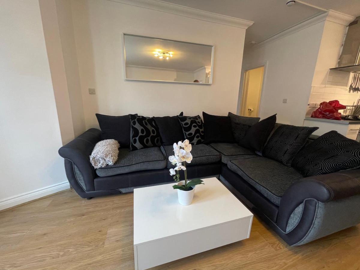 Modern 2 Bed With Sea Views *