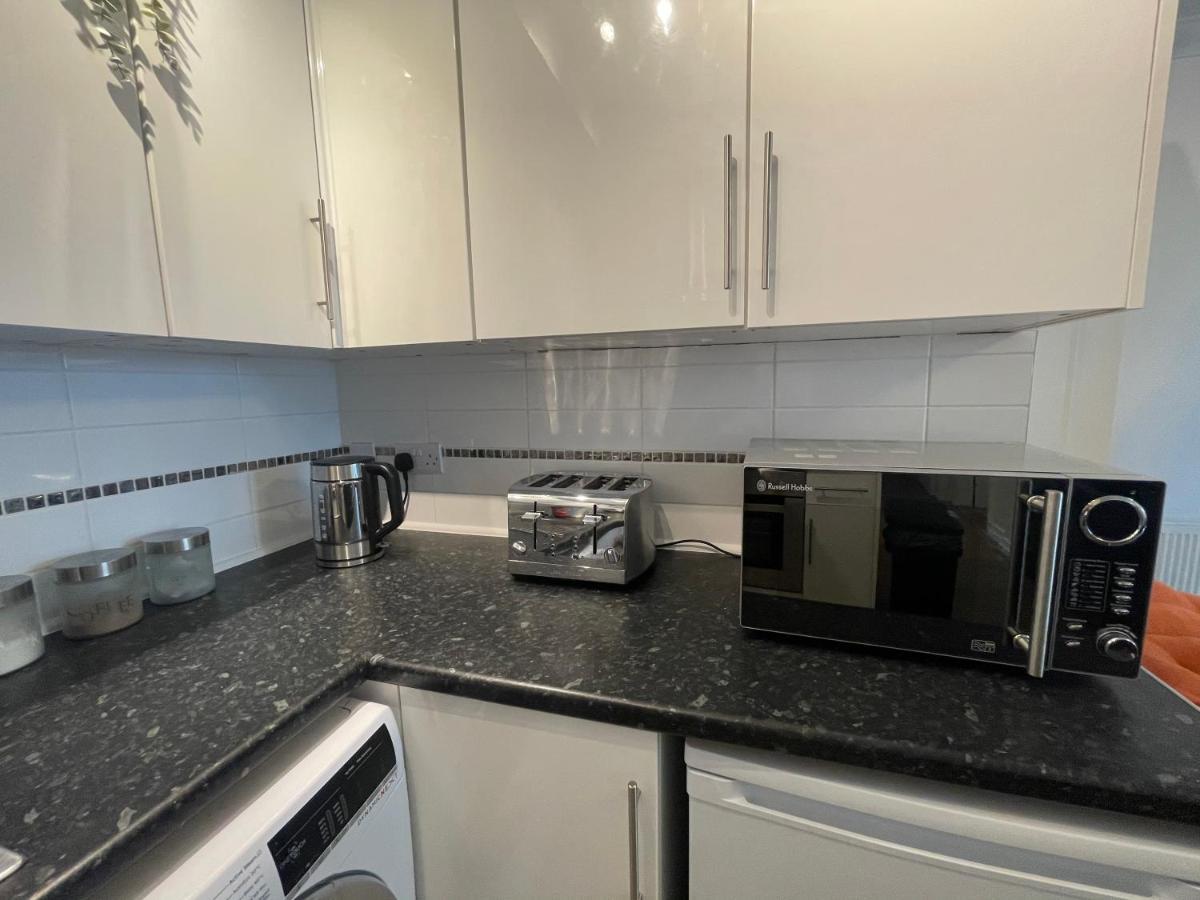 Modern 2 Bed With Sea Views *