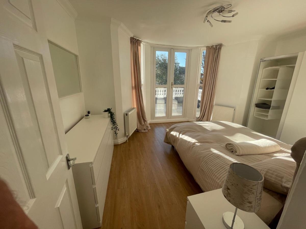 Modern 2 Bed With Sea Views * Torquay