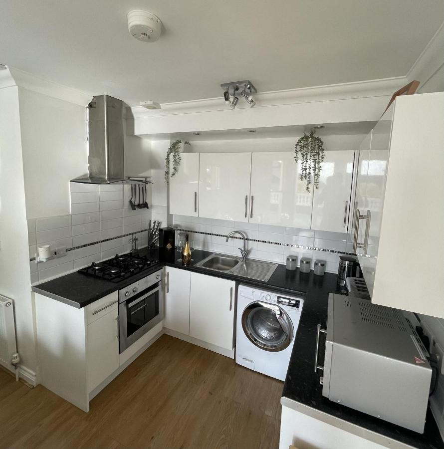 Modern 2 Bed With Sea Views