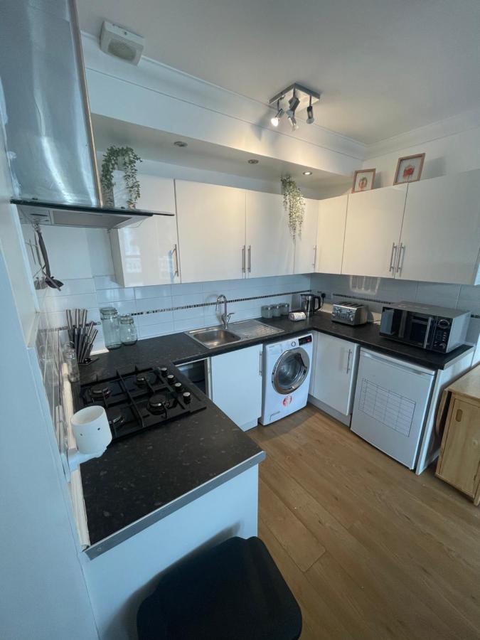 Apartment Modern 2 Bed With Sea Views *
