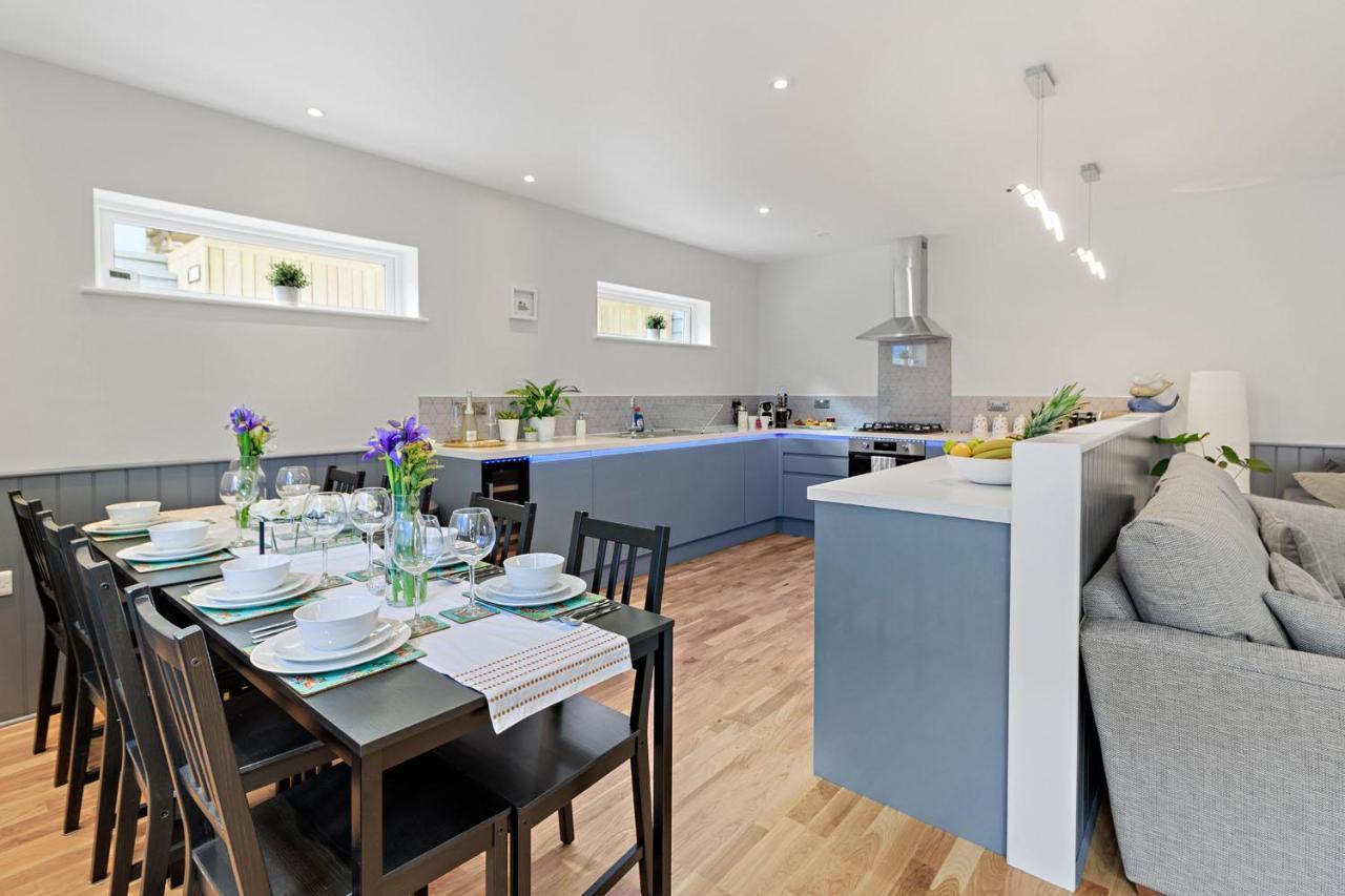 Apartment Admirals Place - Contemporary Townhouse With Spacious And Flexible