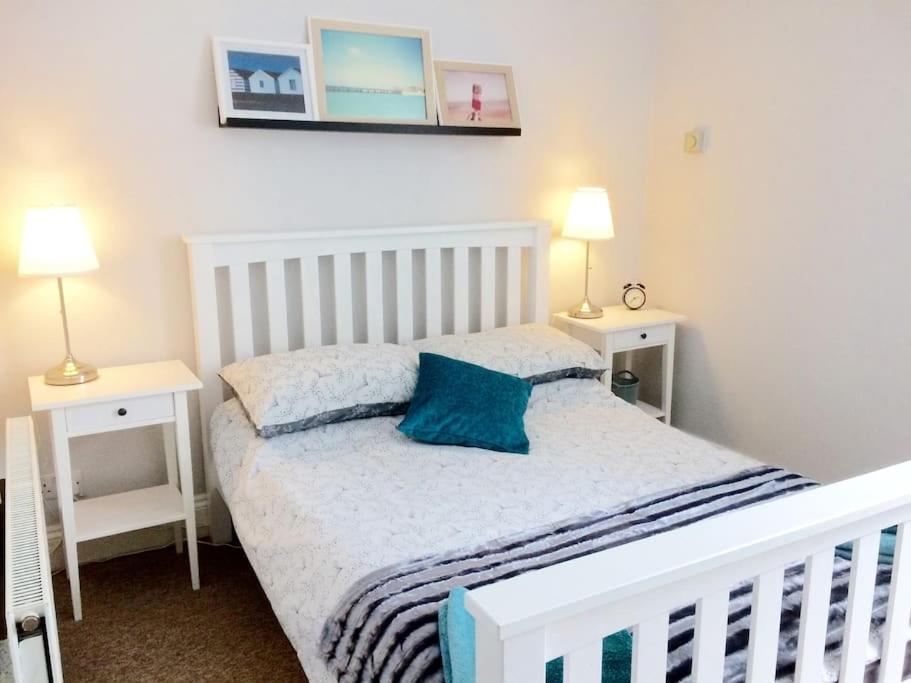 Picturesque Mews Perfect Location Steps From Harbour And Beaches Apartment *