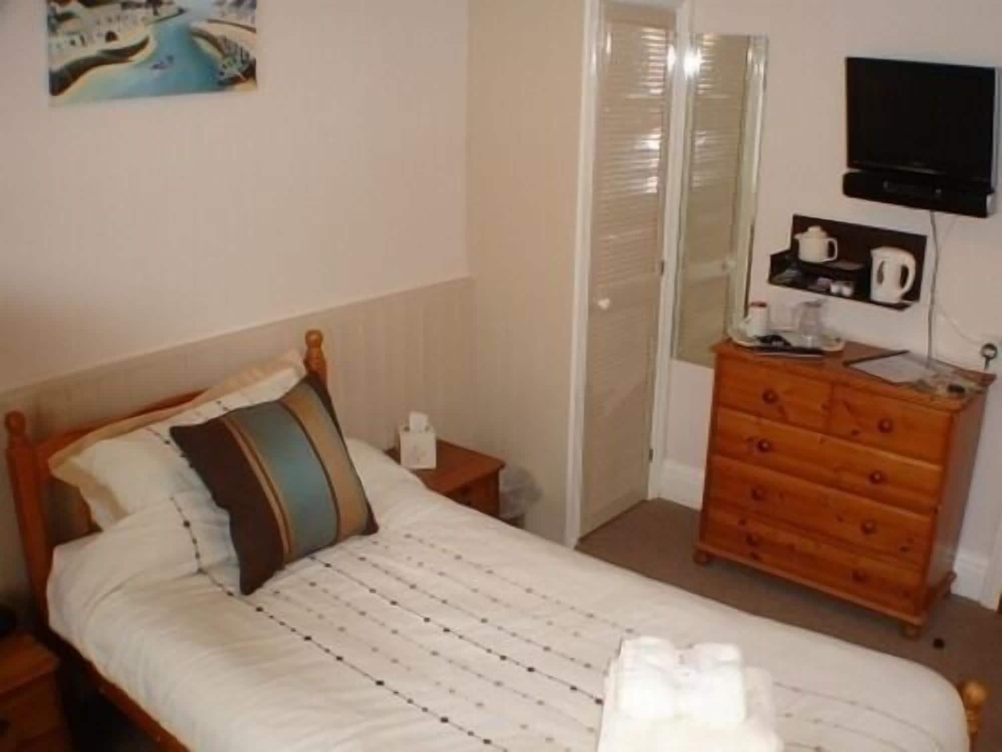 Burleigh House 4*
