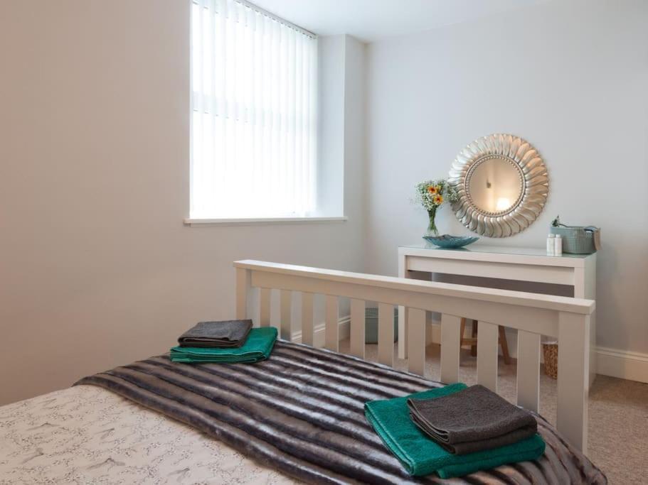 Picturesque Mews Perfect Location Steps From Harbour And Beaches