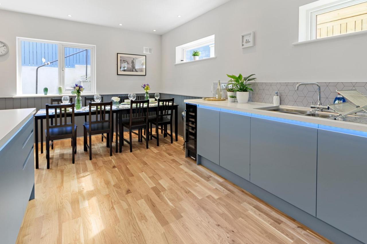 Apartment Admirals Place - Contemporary Townhouse With Spacious And Flexible