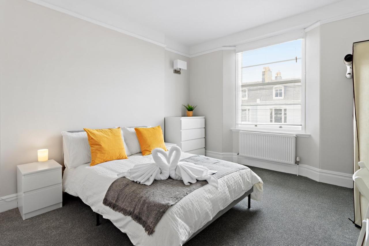 Admirals Place - Contemporary Townhouse With Spacious And Flexible Apartment Torquay