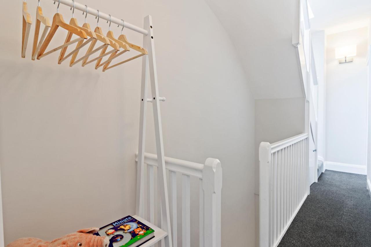 Admirals Place - Contemporary Townhouse With Spacious And Flexible Apartment