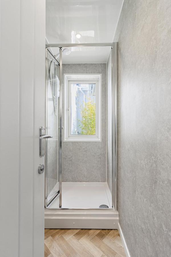 Apartment Admirals Place - Contemporary Townhouse With Spacious And Flexible *