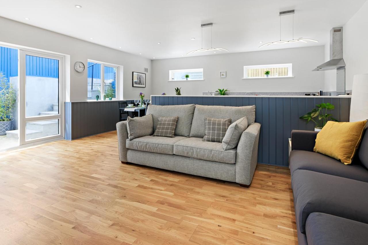 Admirals Place - Contemporary Townhouse With Spacious And Flexible