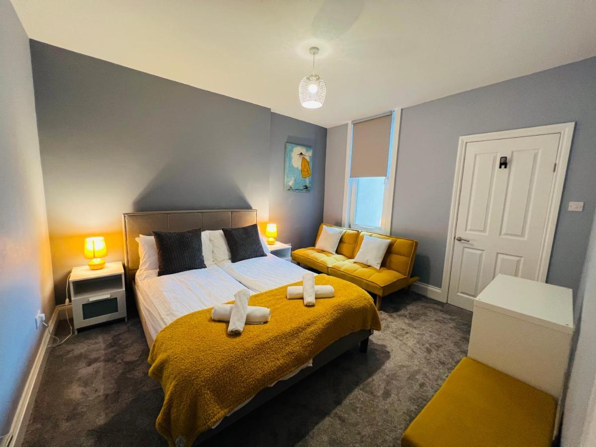 Blue Belgrave Apartment