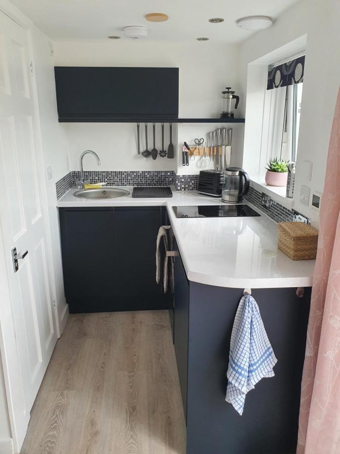 Shiphay Studio: Cozy Private Retreat Near Torbay Hospital Apartment Torquay