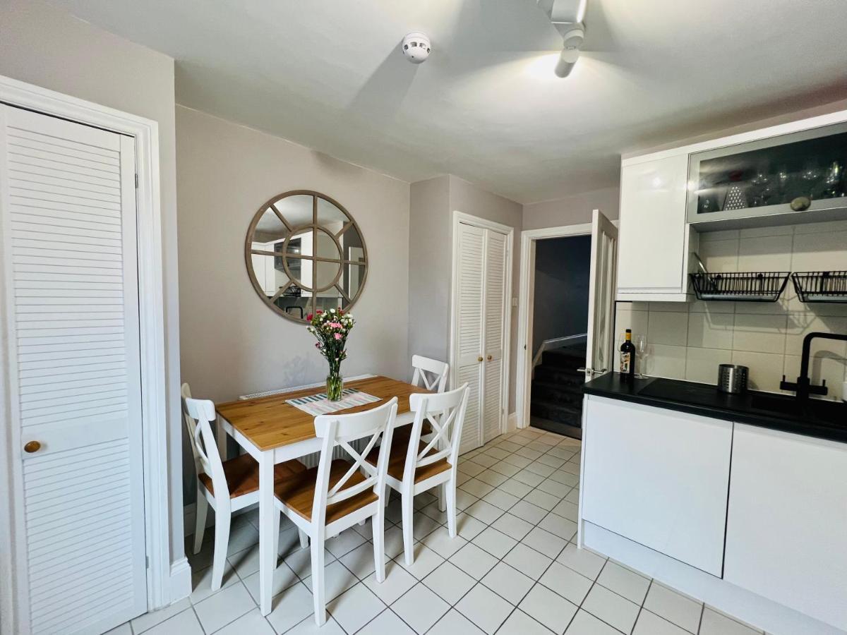 Blue Belgrave Apartment *