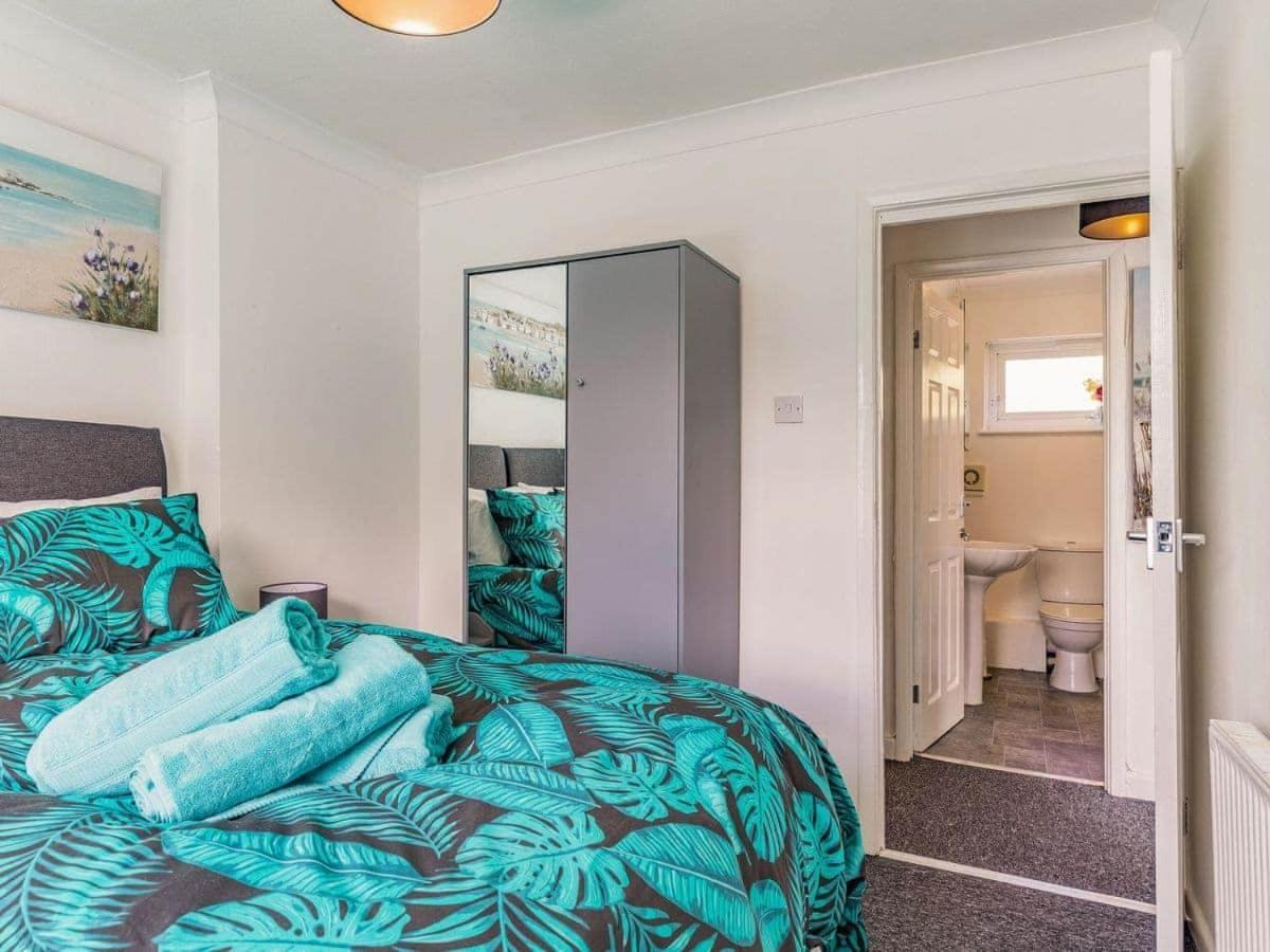 Lovely Magnolia 6 Single Beds