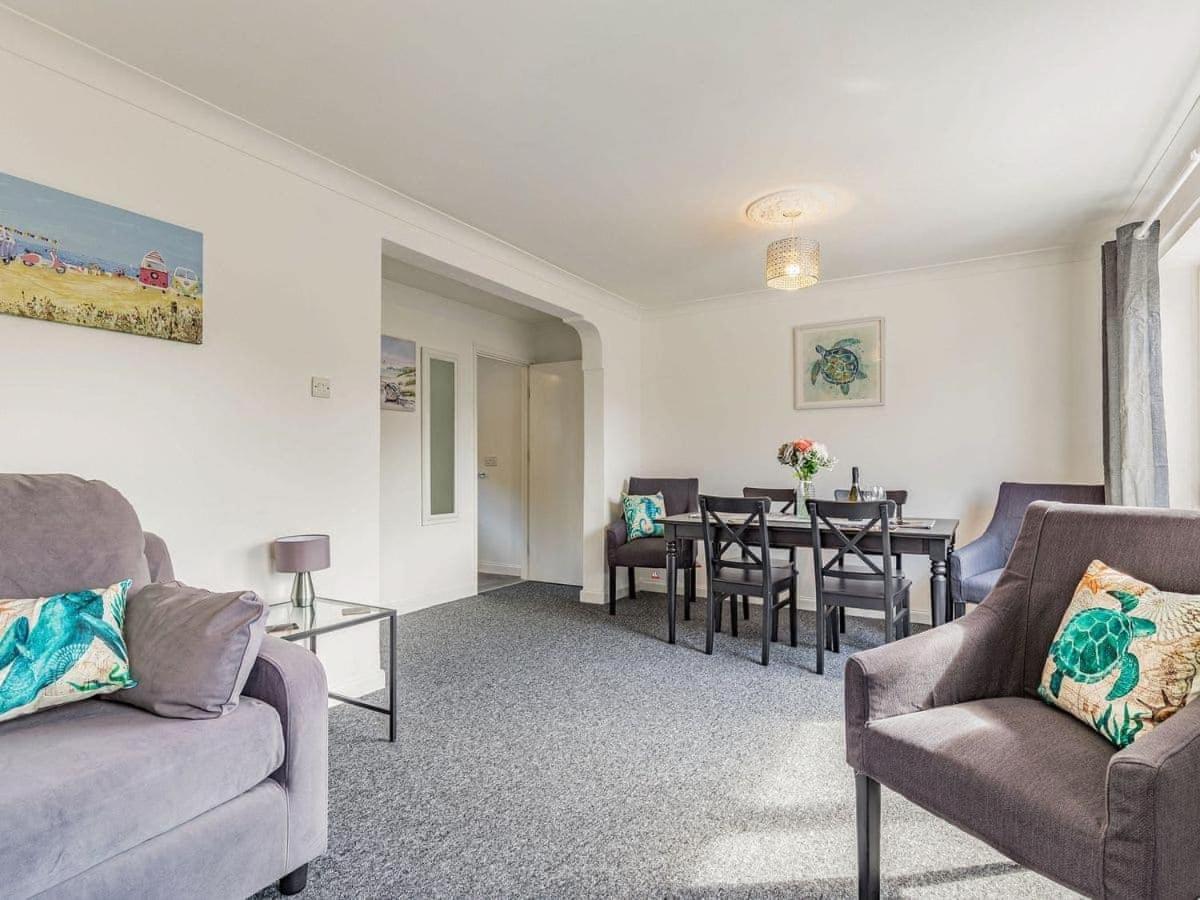Lovely Magnolia 6 Single Beds Torquay