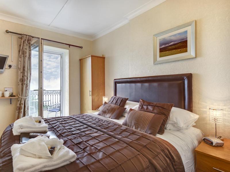 The Downs, Babbacombe 4*