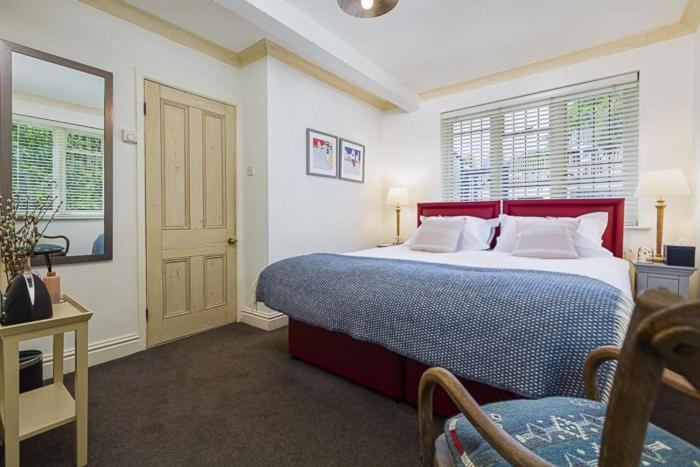 4 Bed - * Torquay