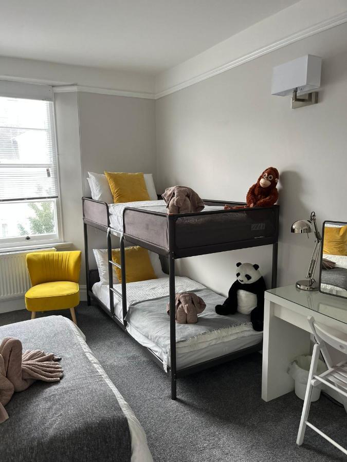 Apartment Admirals Place - Contemporary Townhouse With Spacious And Flexible