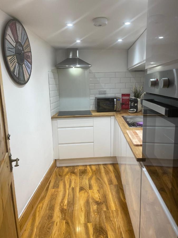 Garden Flat Just 2 Mins Walk From The Harbour Apartment Torquay