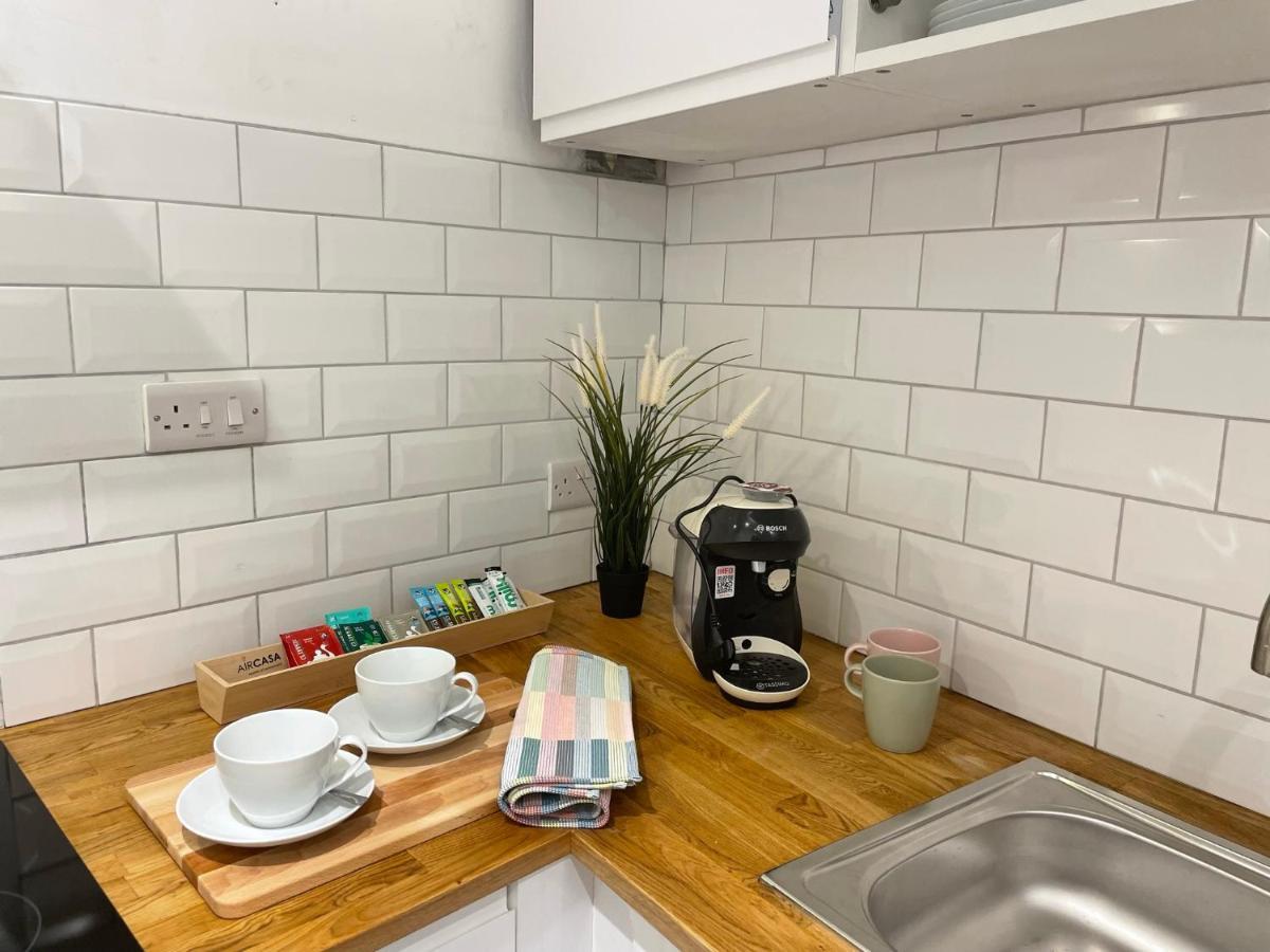 Garden Flat Just 2 Mins Walk From The Harbour *