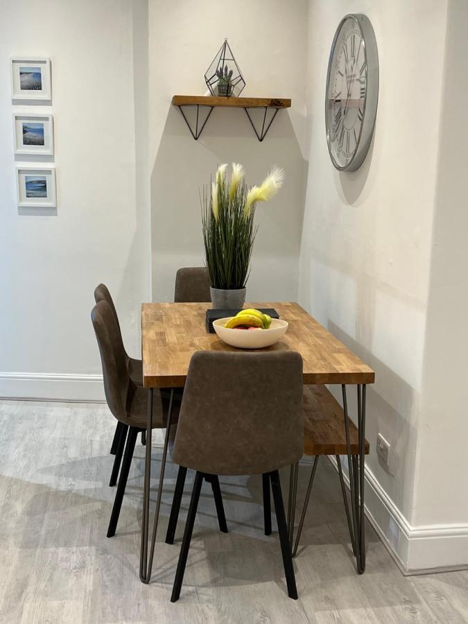 Large Three Bed Two Bathroom Flat In