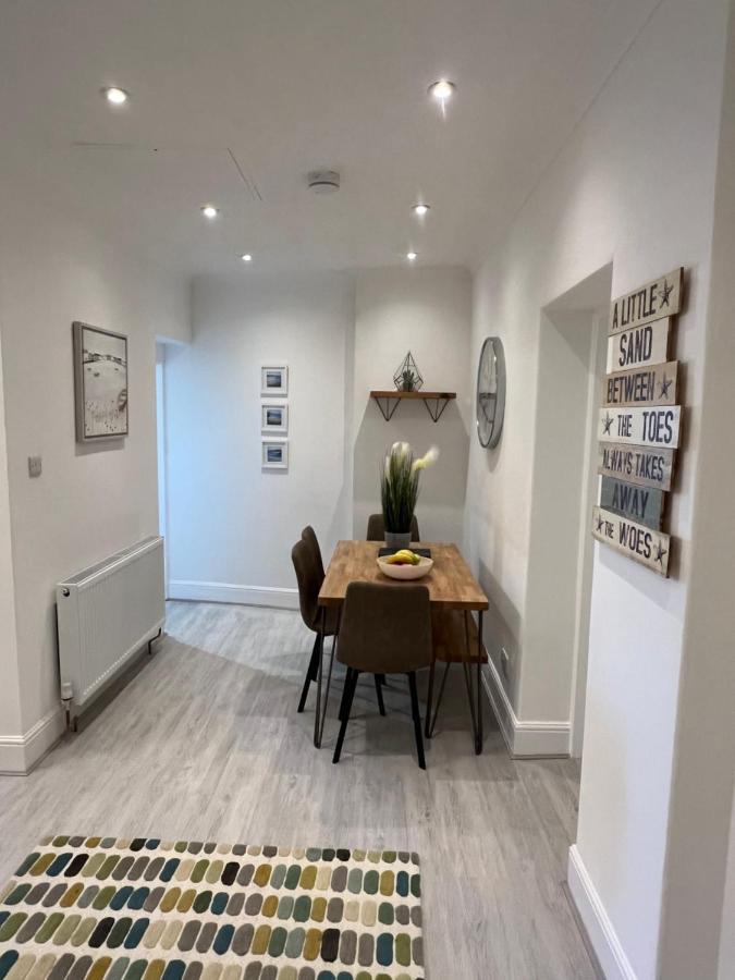 Large Three Bed Two Bathroom Flat In Torquay