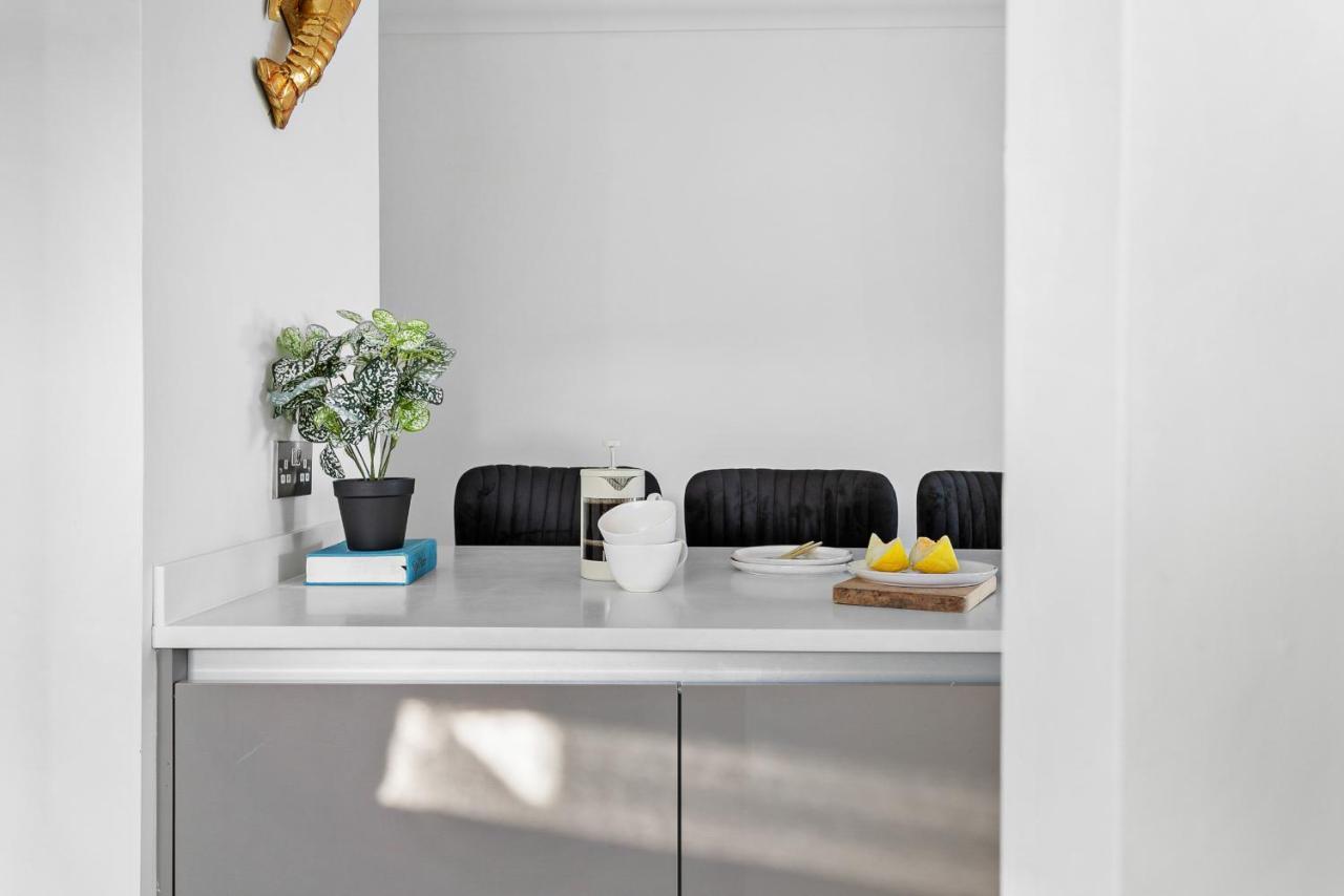 The Seaview Suite'S At The Corbyn Apartments